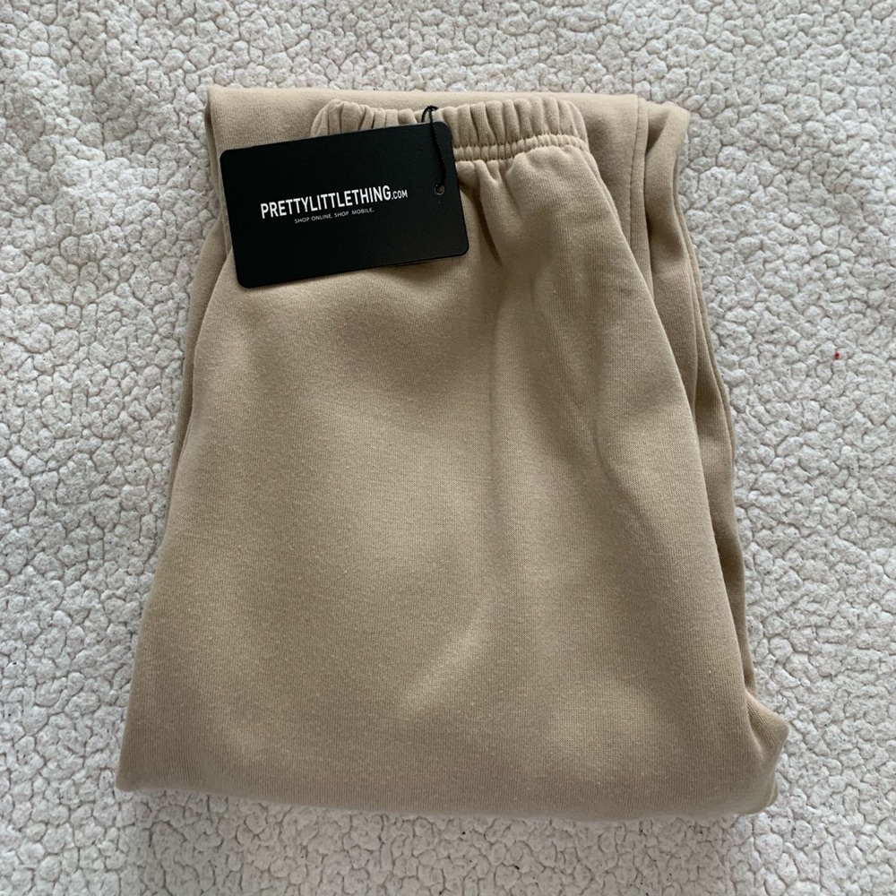 New With Tags PrettyLittleThing Jogger